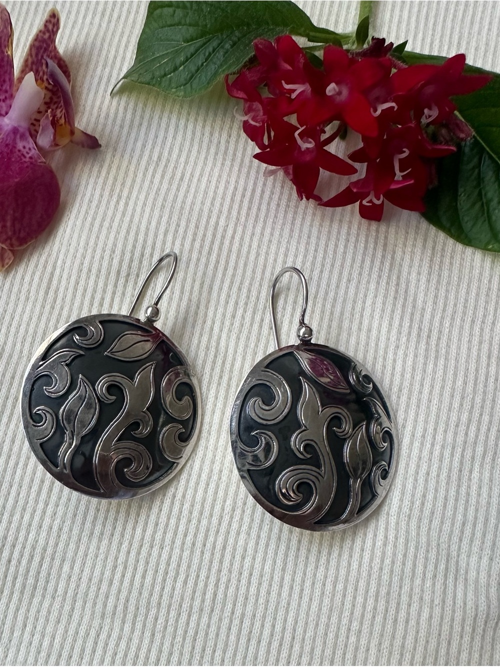 Silpada sterling silver 925 Handcrafted Black & Silver Floral Drop Earrings